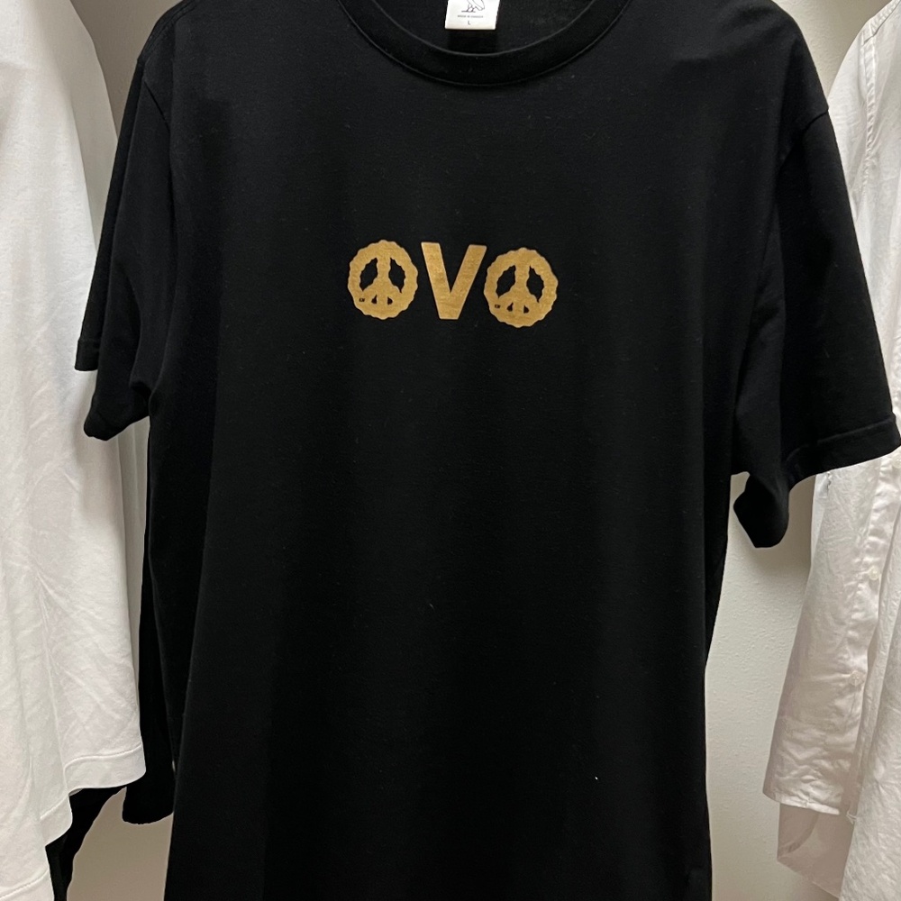 Keine Musik x Octobers very own t-shirt